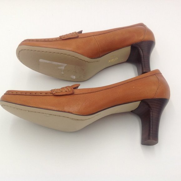 Anne Klein high heel leather loafer in saddle tan - Picture 2 of 8